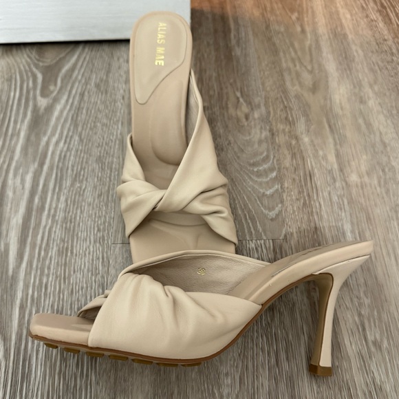 Alias Mae Leora Heels - Picture 6 of 7